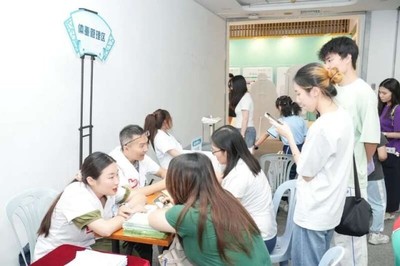 青年夜校送健康，中醫(yī)藥養(yǎng)生夜市點(diǎn)亮千年商圈